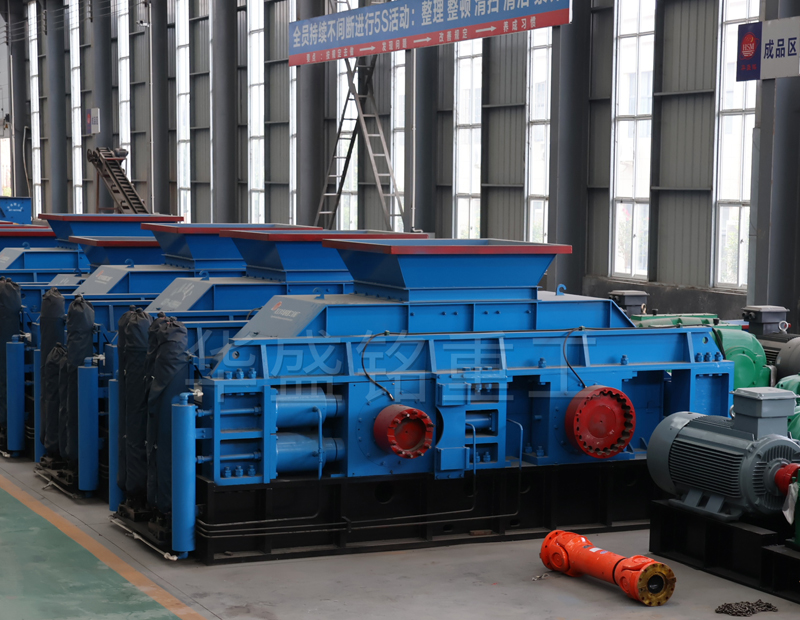 數(shù)控全自動全液壓對輥制砂機(jī)多少錢？如何選擇制砂設(shè)備廠家？