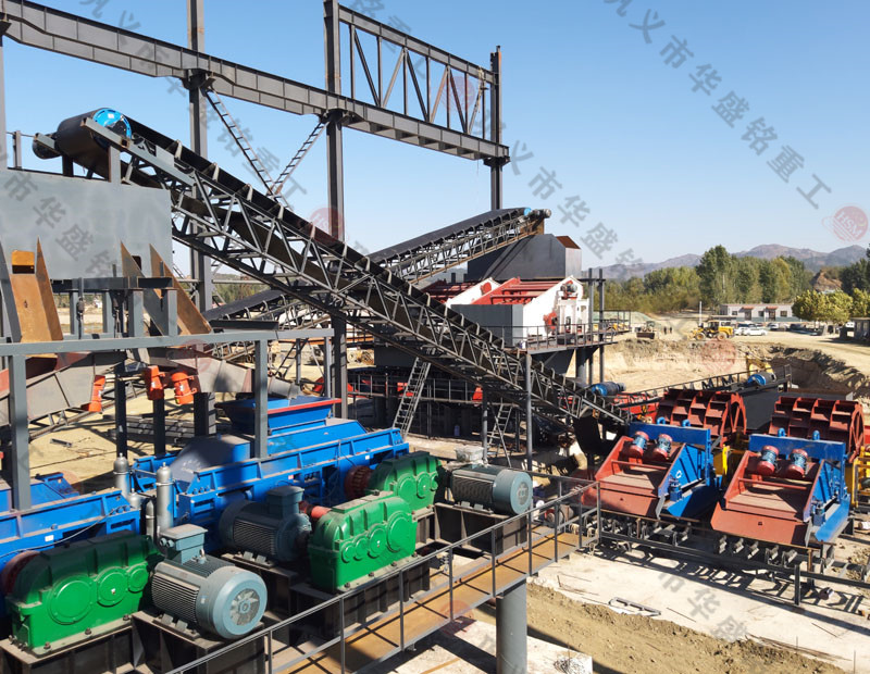 全自動(dòng)液壓對(duì)輥制砂機(jī)安裝現(xiàn)場