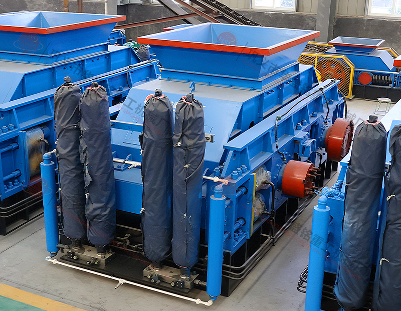 大型液壓對輥制砂機(jī)每小時出多少噸沙子？多少錢一臺？