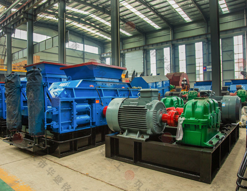 廣東江門制砂生產(chǎn)線需要配置一臺1510型液壓對輥制砂機