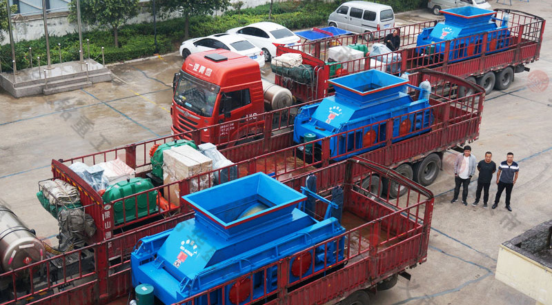 3mm以下對(duì)輥破碎機(jī)多少錢？對(duì)輥破碎機(jī)實(shí)體廠家可看客戶現(xiàn)場(chǎng)